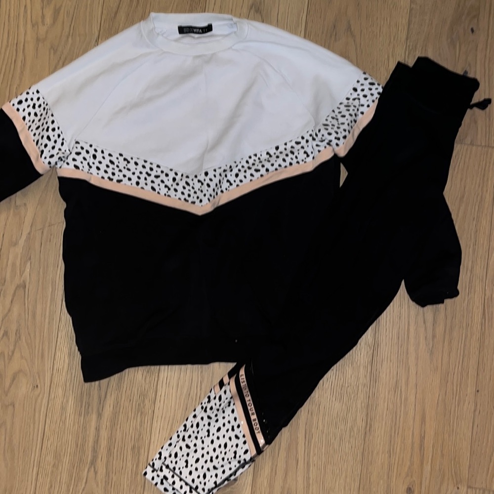 Sarah day x white fox workout set
